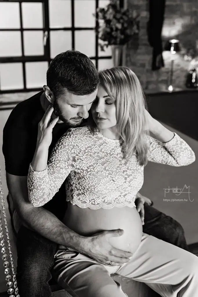 profi páros kismama fotózás Budapesten stúdióban