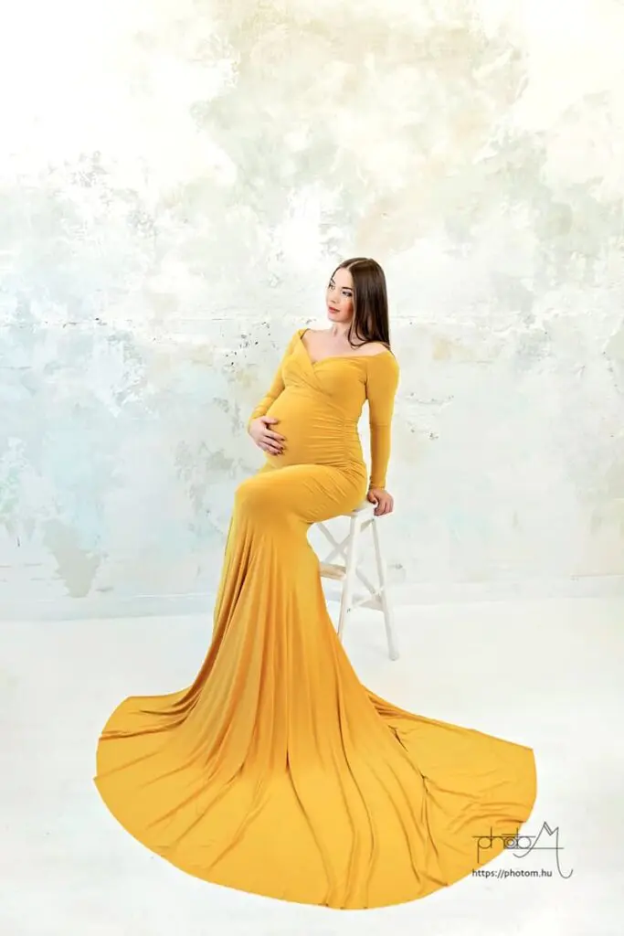 profi kismama fotózás Budapesten stúdióban