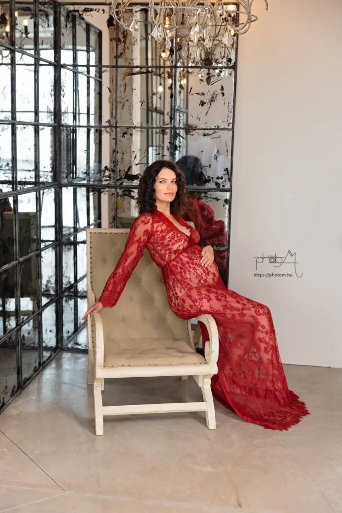 profi kismama fotózás Budapesten stúdióban