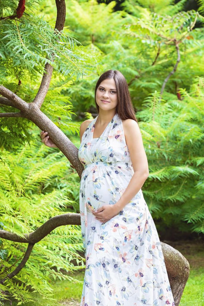 szabadtéri profi kismama fotózás egyedi kismama ruhában női fotóssal