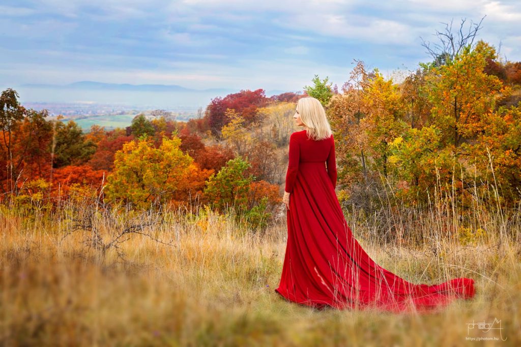 szabadtéri profi kismama fotózás egyedi kismama ruhában női fotóssal