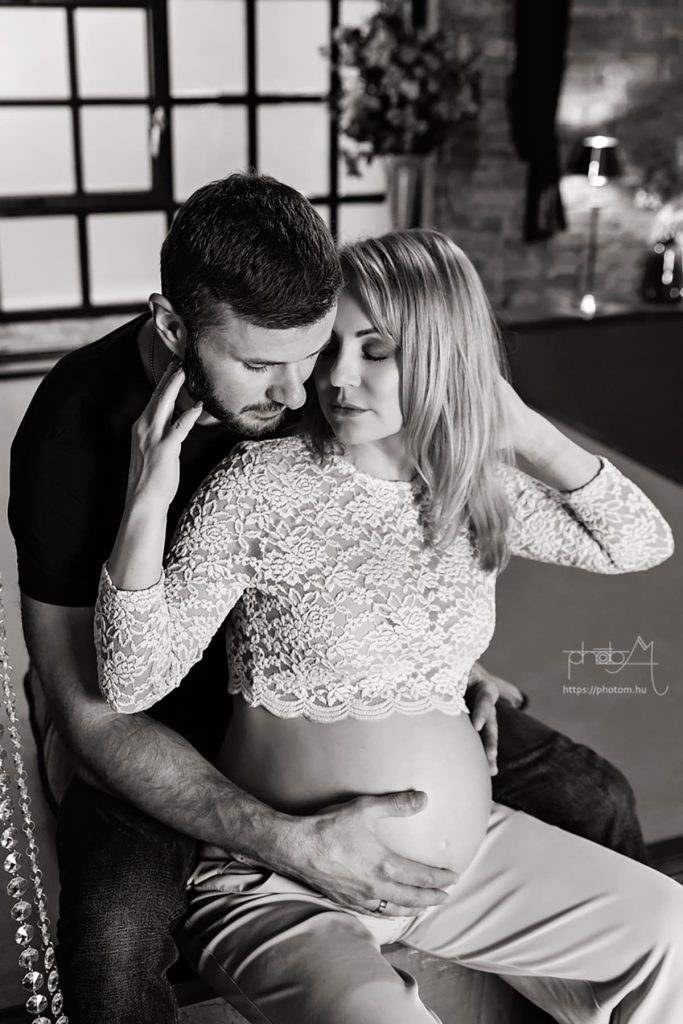 profi páros kismama fotózás Budapesten stúdióban
