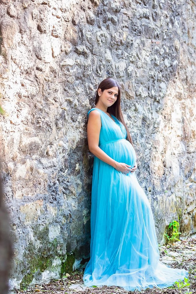 szabadtéri profi kismama fotózás egyedi kismama ruhában női fotóssal