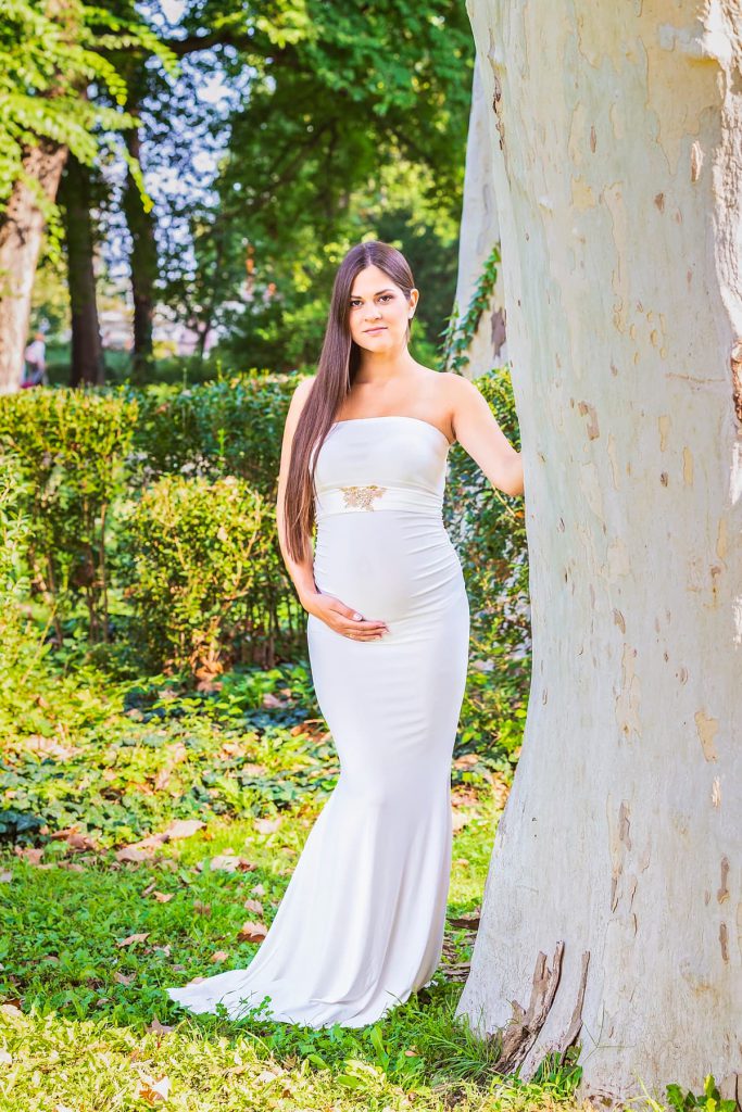 szabadtéri profi kismama fotózás egyedi kismama ruhában női fotóssal