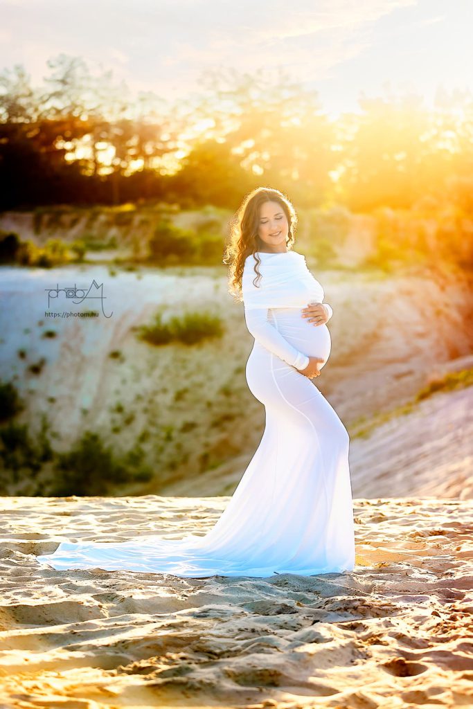 szabadtéri profi kismama fotózás egyedi kismama ruhában női fotóssal