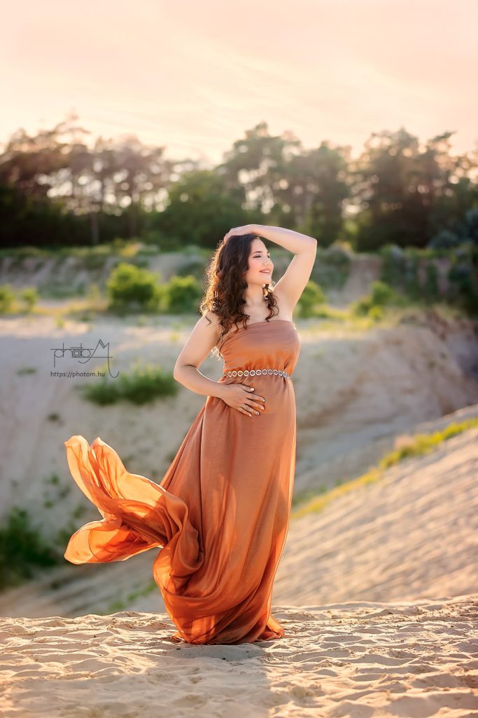szabadtéri profi kismama fotózás egyedi kismama ruhában női fotóssal