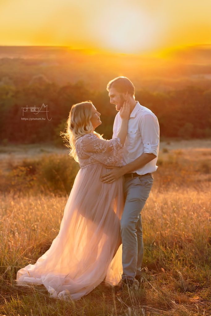 profi páros szabadtéri kismama fotózás Budapesten