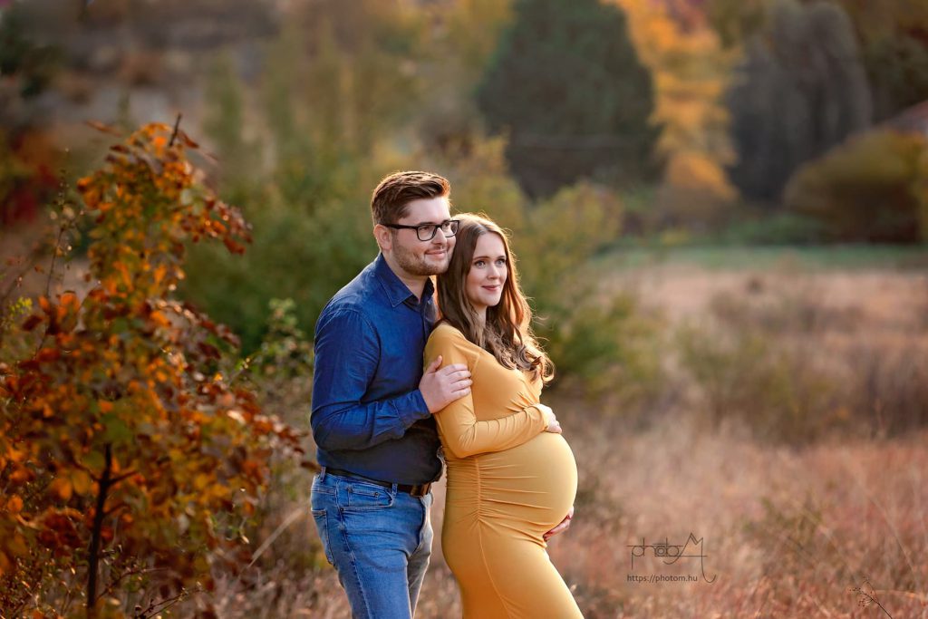 profi páros szabadtéri kismama fotózás Budapesten