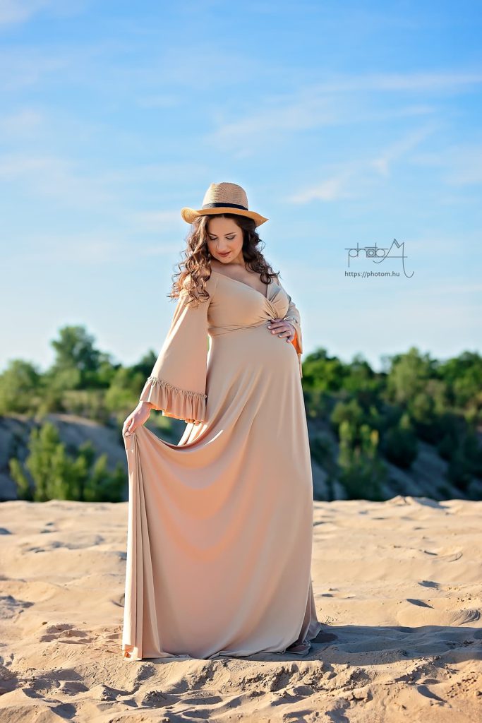 szabadtéri profi kismama fotózás egyedi kismama ruhában női fotóssal