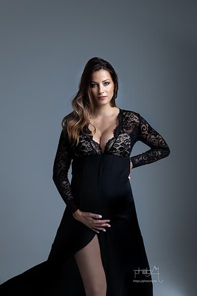 profi kismama fotózás Budapesten stúdióban