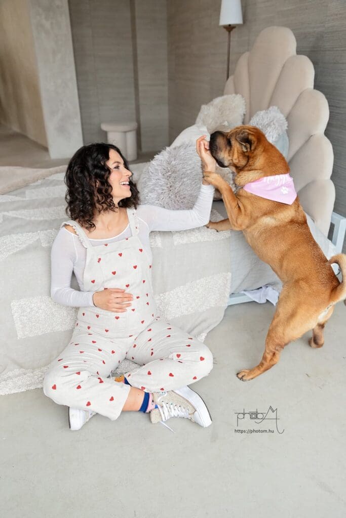 profi kismama fotózás Budapesten stúdióban