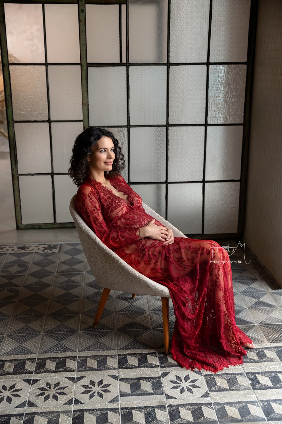 profi kismama fotózás Budapesten stúdióban