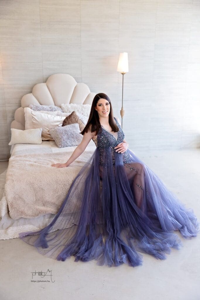 profi kismama fotózás Budapesten stúdióban