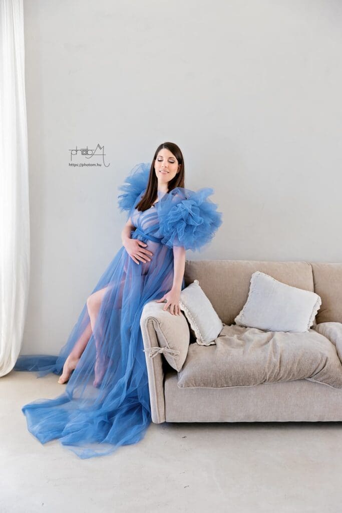 profi kismama fotózás Budapesten stúdióban